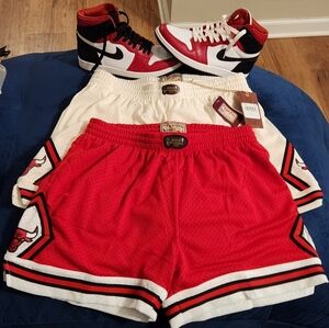 Mitchell & Ness Womens Hardwood Classic NBA Chicago Bulls Shorts Size XL